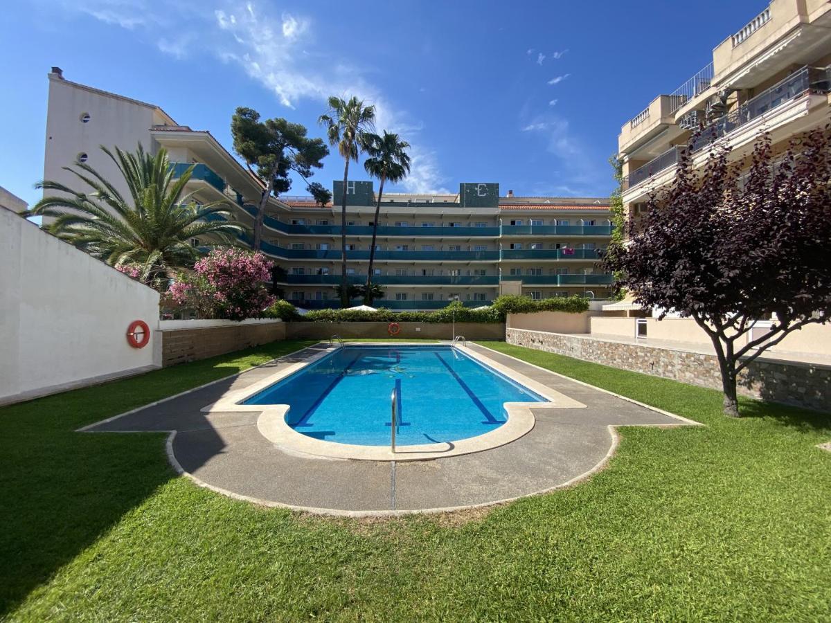 R123 Apartamento En La Planta Baja Con Piscina Cerca De La Playa Calafell Eksteriør bilde